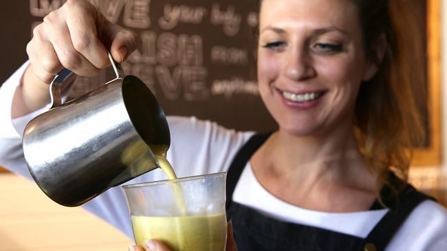 Tahlia Hailes pours a trendy turmeric Latte Dining review of Greenhouse Gypsy a vegetarian restaurant in Mona Vale