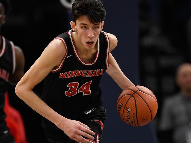 MINNEAPOLIS, MINNESOTA - JANUARY 04: Chet Holmgren #34 of Minnehaha Academy Red Hawks dribbles the ball against the Sierra Canyon Trailblazers during the first half of the game at Target Center on January 04, 2020 in Minneapolis, Minnesota. (Photo by Hannah Foslien/Getty Images)