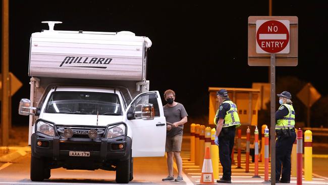 Traffic crossing the border at midnight at the checkpoint near Yamba. Picture Dean Martin