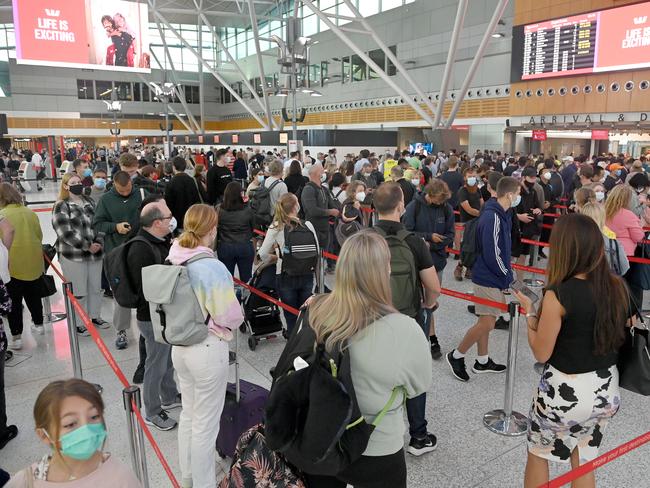 Travellers queuing at the Sydney Domestic Terminal on Thursday. Picture: NCA NewsWire / Jeremy Piper