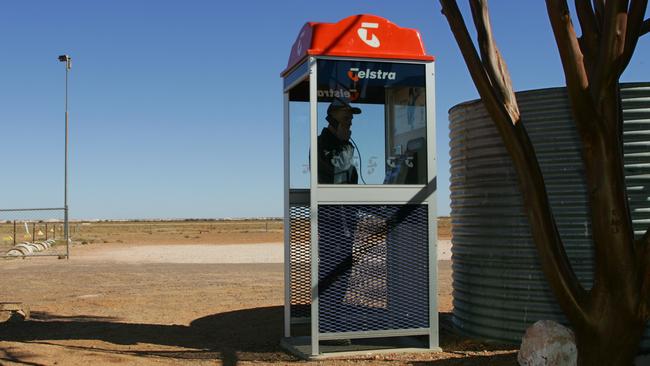 A then-new phone box in Coober Pedy 2005.