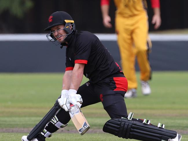 Former Bombers skipper Aaron Ayre is targeting a big summer with the bat. Picture: Hamish Blair