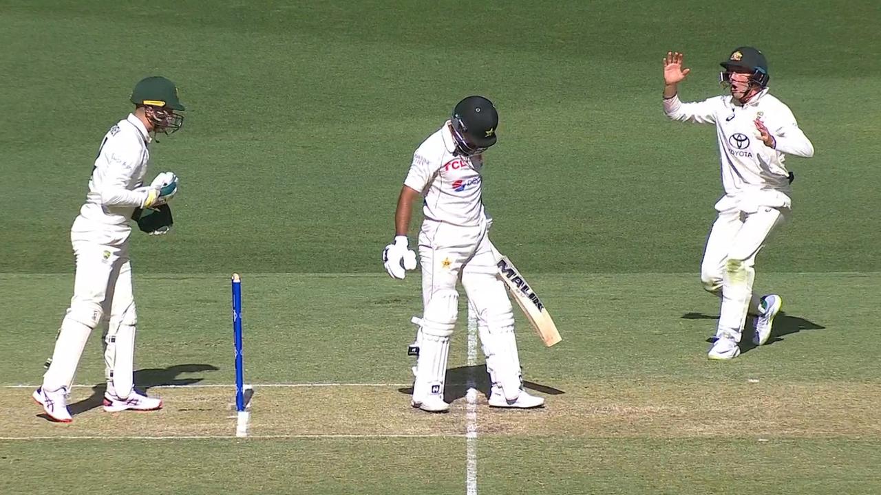 Marnus thought the stumping was on, but Carey decided against it.