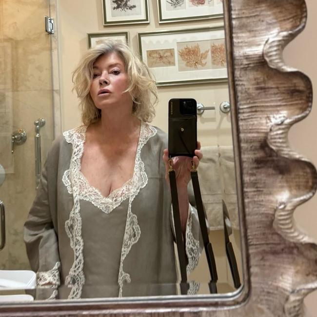 Martha Stewart shared this sexy selfie after a ‘horrible’ airport ordeal.