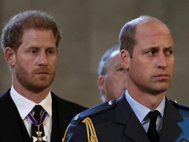 Britain's Prince Harry (L), Duke of Sussex, and Britain's Prince William (R), Prince of Wales, reacts as the coffin of Britain's Queen Elizabeth II arrives at the Palace of Westminster, following a procession from Buckingham Palace, in London on September 14, 2022. - Queen Elizabeth II will lie in state in Westminster Hall inside the Palace of Westminster, from Wednesday until a few hours before her funeral on Monday, with huge queues expected to file past her coffin to pay their respects. (Photo by ALKIS KONSTANTINIDIS / POOL / AFP)