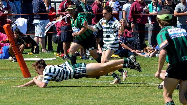 Isaah Yeo scoring an U18s grand final try in 2012 for St John's. Picture: Dubbo CYMS Footy Photos