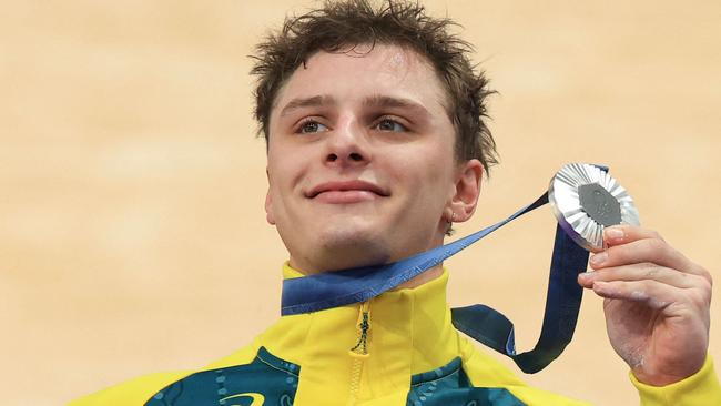 Australia's Matthew Richardson celebrates his silver medal on the podium of the men's track cycling keirin event of the Paris 2024 Olympic Games at the Saint-Quentin-en-Yvelines National Velodrome in Montigny-le-Bretonneux, south-west of Paris, on August 11, 2024. (Photo by Emmanuel DUNAND / AFP)