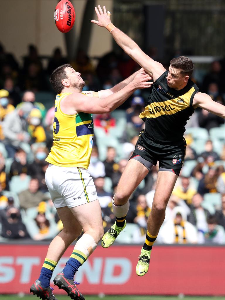 Jarrad Redden contests the ruck against Glenelg’s Jack Hannath in the 2021 SANFL Grand Final. Picture: Sarah Reed.