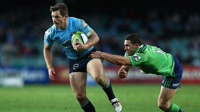SYDNEY, AUSTRALIA - JULY 06: Bernard Foley of the Waratahs makes a break during the round 18 Super Rugby match between the Waratahs and the Highlanders at Allianz Stadium on July 6, 2014 in Sydney, Australia. (Photo by Cameron Spencer/Getty Images)