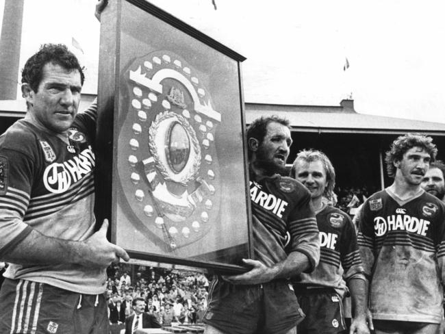 Mick Cronin and Ray Price hold the JJ Giltinan Shield while Peter Sterling and Brett Kennylook on after Parramatta defeated Canterbury in 1986 grand final at SCG. Picture: Rugby League sport