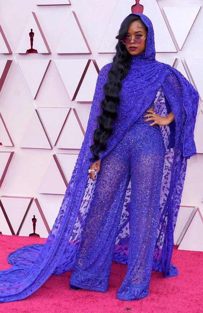 H.E.R rocking the Oscars red carpet.