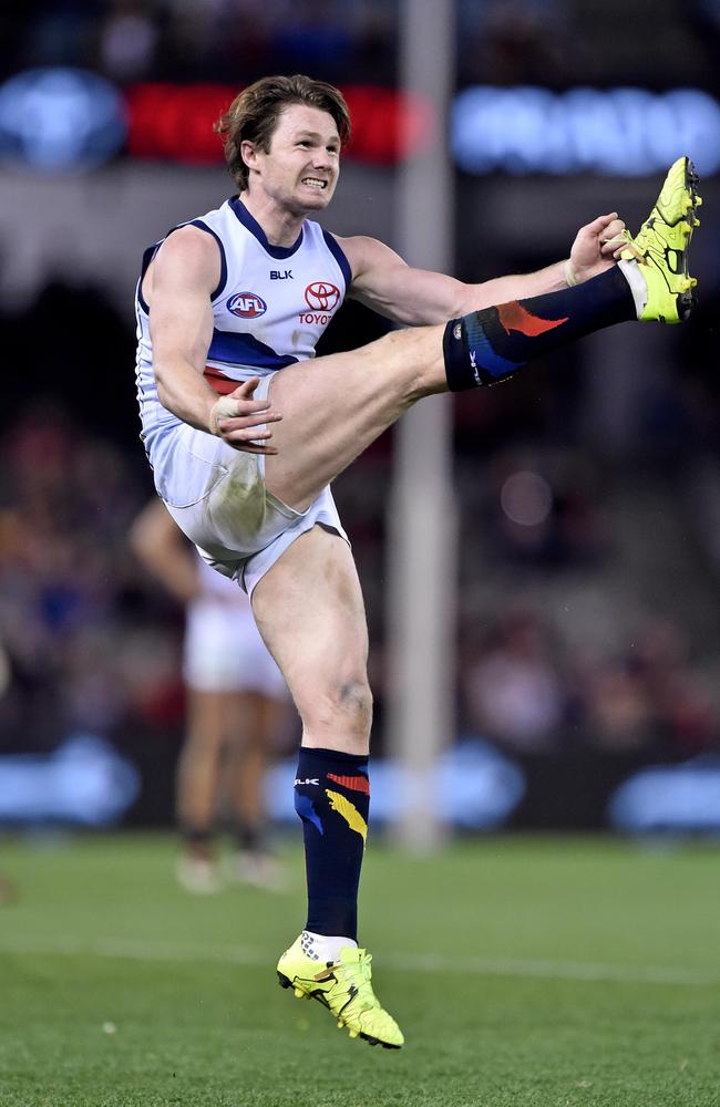 Dangerfield boots a goal against the Bombers.