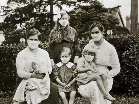 The Mulligan family of Mosman during the 1919 pneumonic influenza epidemic. Picture: Mosman Library.