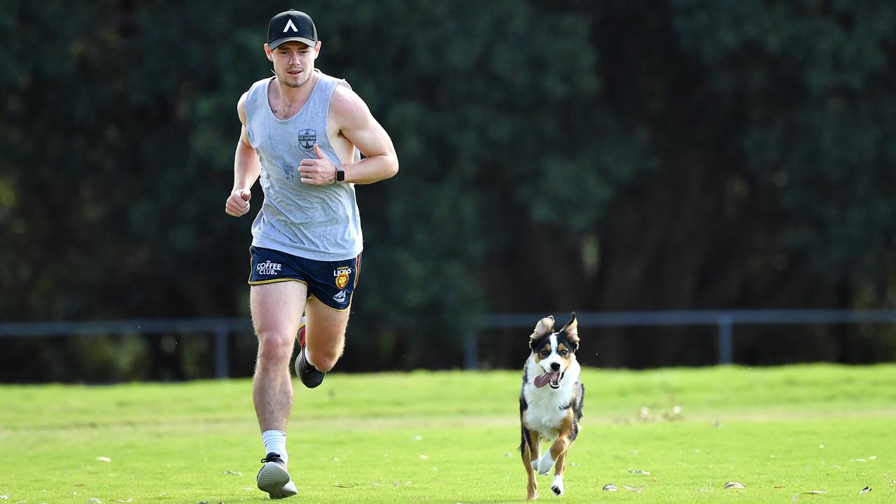 Brisbane’s Lachie Neale training with his dog Harley. (AAP Image/Darren England)