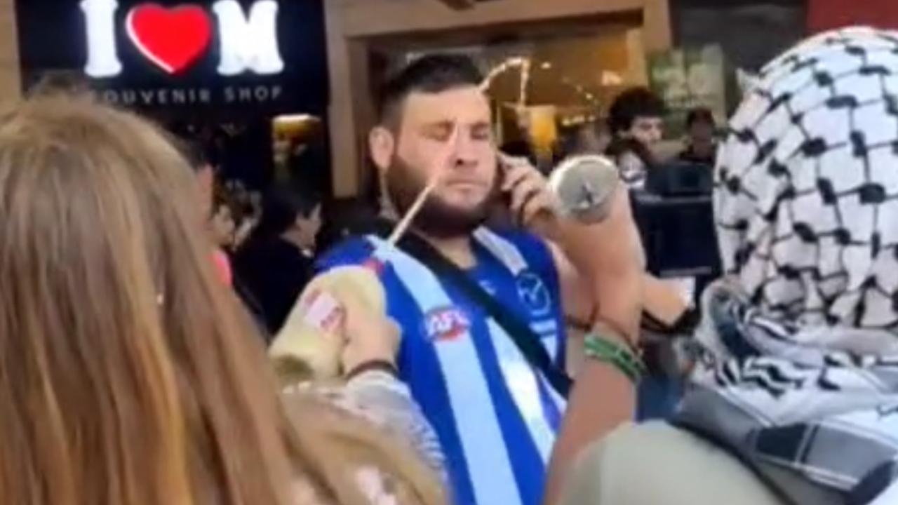 Activists squirt liquid on Jewish man in Melbourne