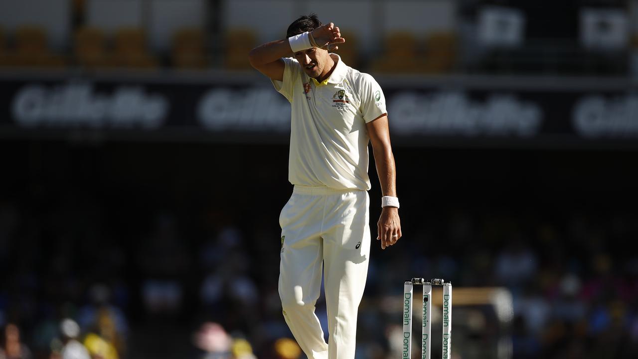 Pressure is mounting on Mitchell Starc to keep the new ball with former Australian pace spearhead Brett Lee calling for it to be given to Pat Cummins.