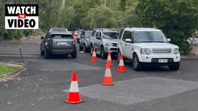 The COVID testing clinic in Ashgrove has opened an hour earlier on Wednesday due to hundreds of cars lining up from 3am. Video via @miaglover_9/9News Queensland