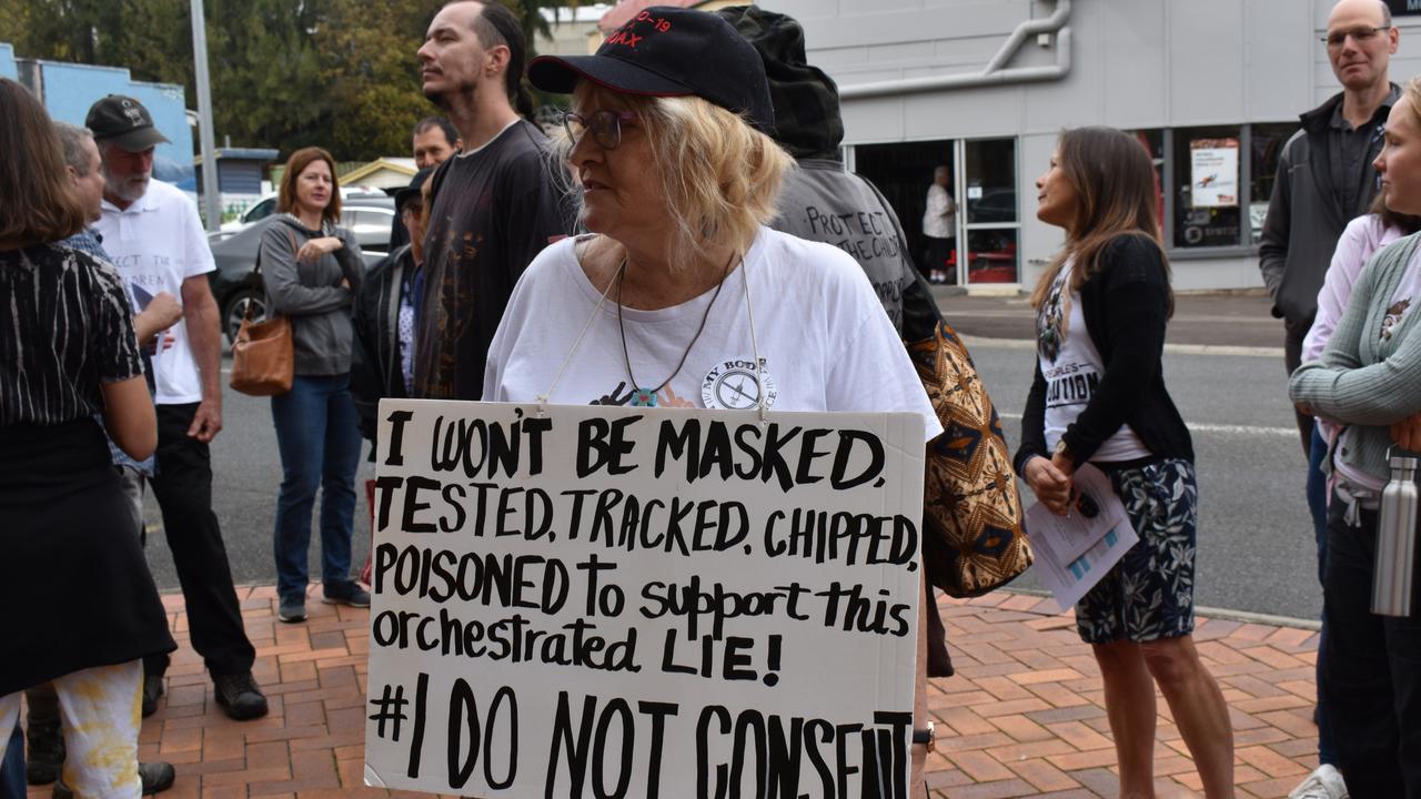 Crowds gather outside the Gympie Town Hall in protest against the Government's response to the pandemic 31/08/21. Photo: Elizabeth Neil