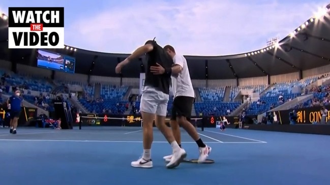 Tennis star wins praise for heartwarming act of sportsmanship (Wide World of Sports)