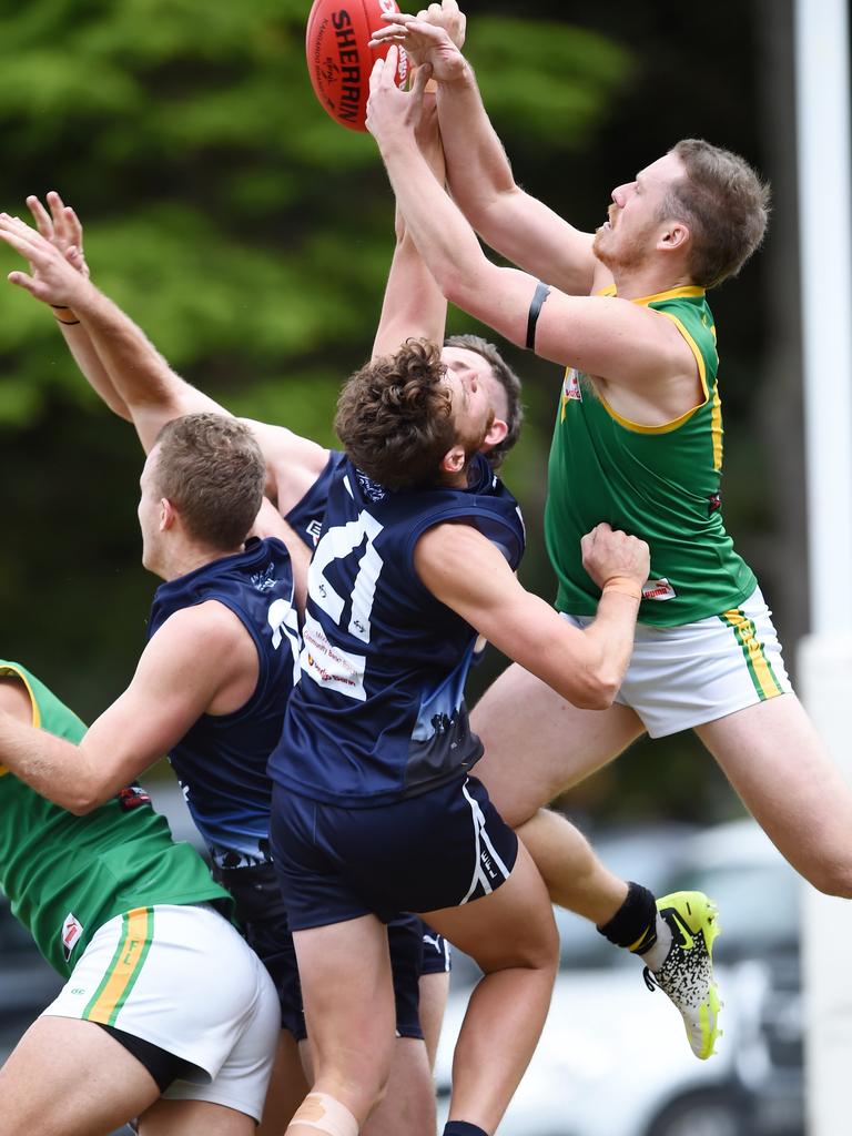 Eastern: Aaron Cotte flies at the back of the pack. Picture: Steve Tanner