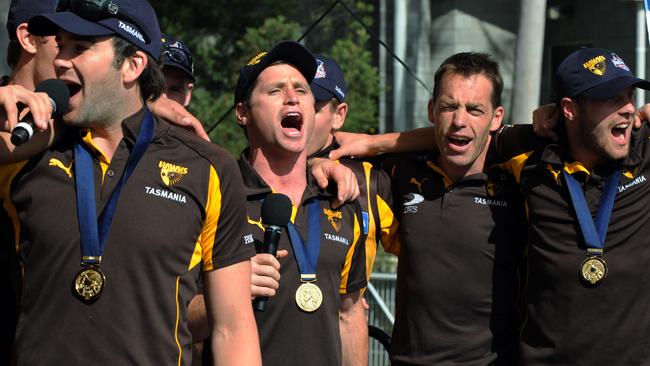 Shane Crawford and Alastair Clarkson celebrate the 2008 premiership.