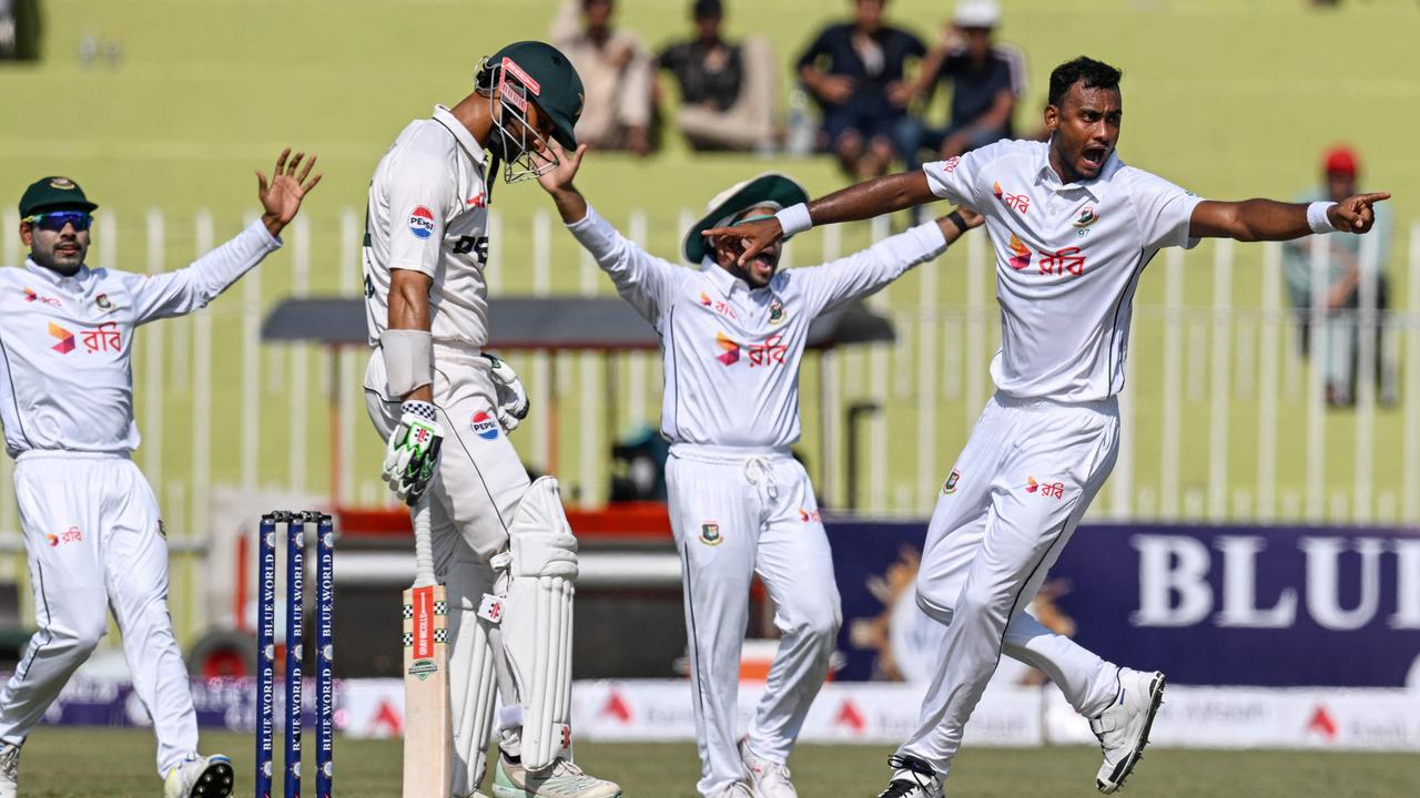 Bangladesh's Shoriful Islam successfully appeals for the wicket of Pakistan's Shan Masood. Photo by Farooq NAEEM / AFP