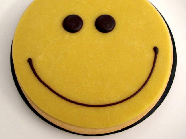 happy-yellow-cake-1024_x_768