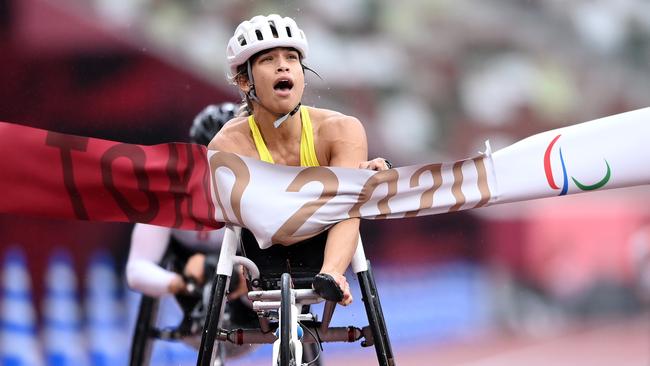 Madison de Rozario pictured as she crosses the line to win the women's marathon – T54 class at the Tokyo 2020 Paralympic Games. Picture: Getty Images