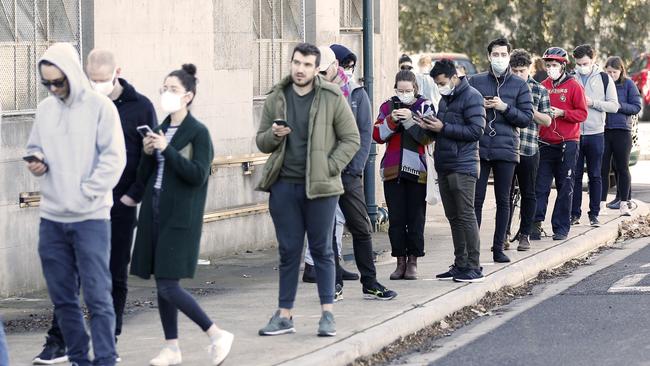 People queue up to get a COVID-19 test. Picture: Darrian Traynor/Getty Images