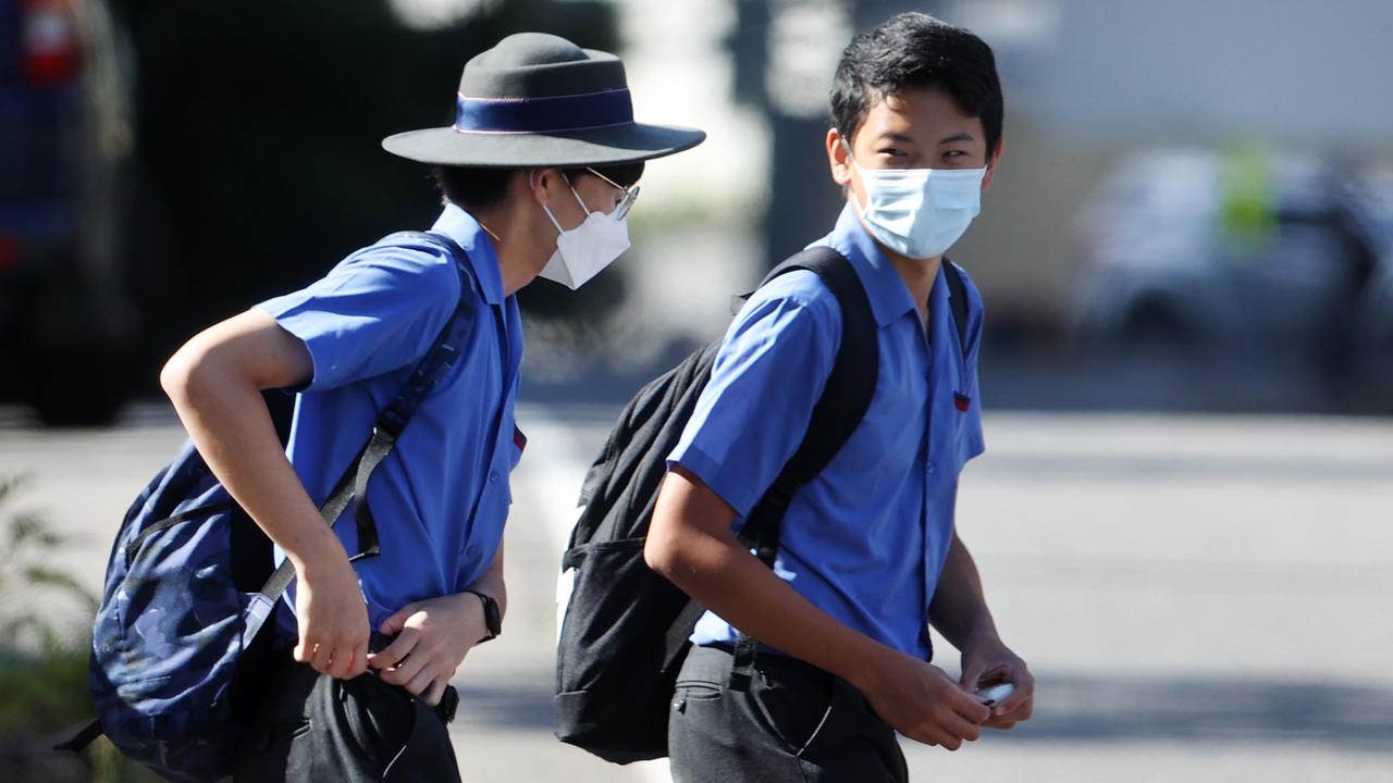 Brisbane State High School students wearing masks in March 2022.