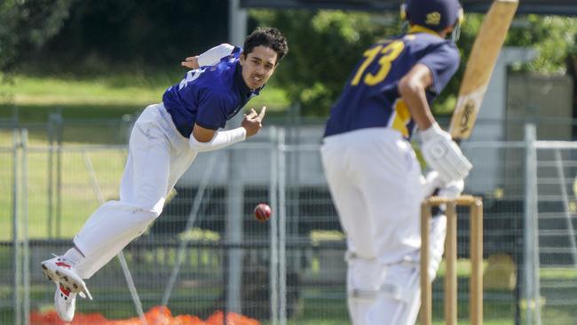 Hayagriv Mallichetty bowling for Mt Waverley. Picture: Valeriu Campan