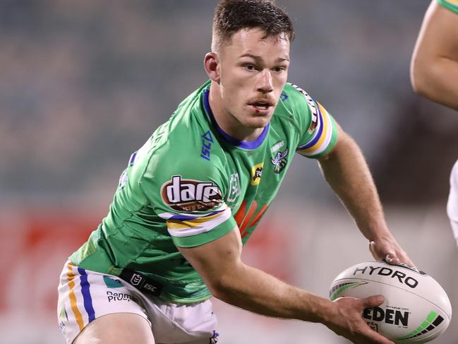 CANBERRA, AUSTRALIA - SEPTEMBER 05: Tom Starling of the Raiders looks to offload the ball during the round 17 NRL match between the Canberra Raiders and the Sydney Roosters at GIO Stadium on September 05, 2020 in Canberra, Australia. (Photo by Mark Kolbe/Getty Images)