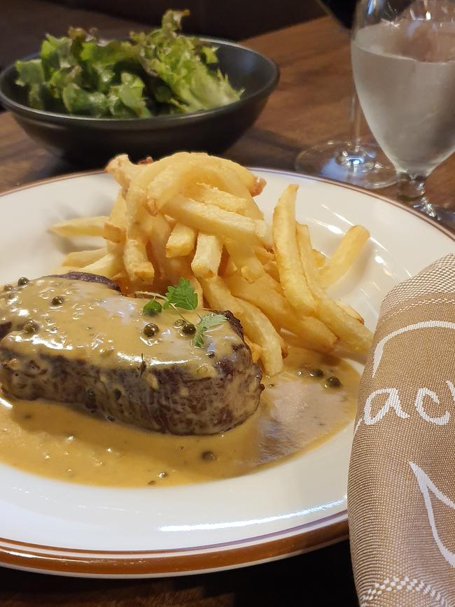 Eye fillet with fries at La Cache a Vin, Spring Hill