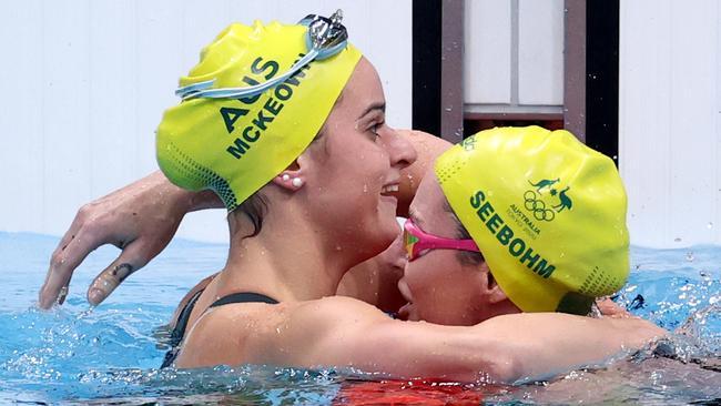 Gold medalist Kaylee McKeown congratulates bronze medalist Emily Seebohm(Photo by Ryan Pierse/Getty Images)