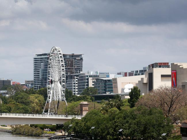 Clouds on the horizon as Brisbane prepares for storms tomorrow afternoon, Brisbane CBD, October 15, 2019.  (AAP/Image Sarah Marshall)