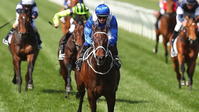 MELBOURNE, AUSTRALIA — OCTOBER 07: Hugh Bowman rides Winx to win the Seppelt Turnbull Stakes during Turnbull Stakes Day at Flemington Racecourse on October 7, 2017 in Melbourne, Australia. (Photo by Graham Denholm/Getty Images)