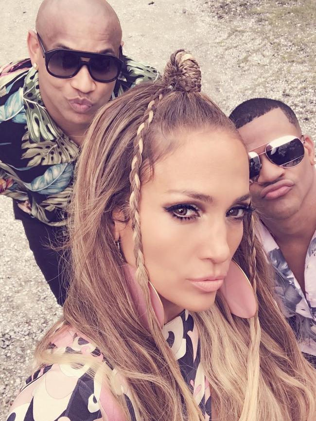 Jennifer Lopez's mates have the duck lips down pat... 