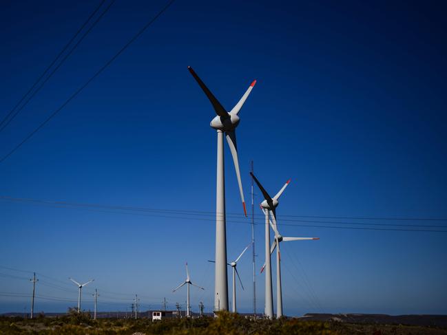 View of the Diadema wind farm in Diadema Argentina, in the Patagonian province of Chubut, Argentina, on September 12, 2019. - In Argentine Patagonia, land of giant fossils and oil, the wind tears. Its strength and perseverance, unique in the world, are a magnet for wind energy investments. (Photo by RONALDO SCHEMIDT / AFP)