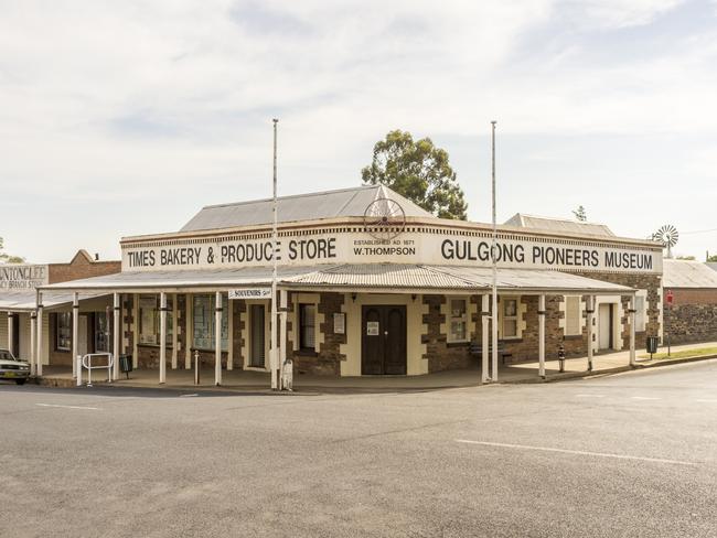 AUSTRALIAN COUNTRY TOWN:  Gulgong, Australia - January 3, 2012: Heritage architecture of the Gulgong Pioneers Museum in Gulgong, a 19th-century gold rush town in the Mudgee wine region of NSW, Australia