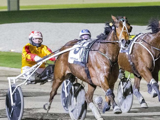 Race 7: Tabcorp Park, Saturday 2-9-2023 Tab Australasian Trotting Championship (Group 2) Winner: Queen Elida (3) Trainer: Brent Lilley; Driver: Chris Alford Race Distance: 2,760 metres, Mile Rate: 2.02.0 photography: Stuart McCormick