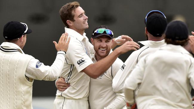 New Zealand's captain Brendon McCullum (centre R) and Tim Southee (centre L) celebrate with teammates after winning the match and the series against Sri Lanka on day five of the second international Test cricket match at the Basin Reserve in Wellington on January 7, 2015. AFP PHOTO / MARTY MELVILLE