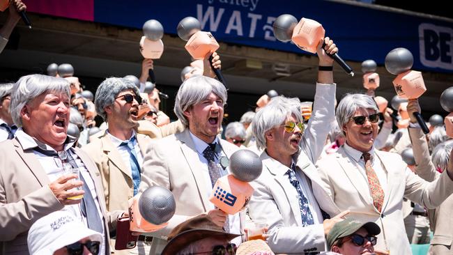 The Ritchies arrive at the SCG on Day 2 of the 5th test. Photo: Tom Parrish