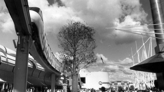 The Monorail passes over crowds at Expo 88 - it later moved to the Gold Coast.