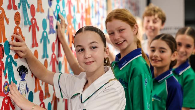 Charlotte Ford, Francesca Novak, Kisty Glen, Ella Marshall and Sam Loncar writing pledges as part of Life Ed Queensland's new campaign to help tackle bullying. Photo: Supplied.