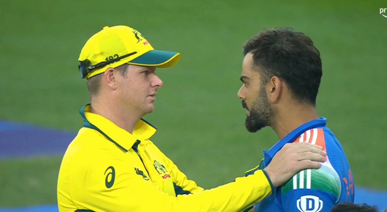 Smith, Kohli hug says it all before retirement call