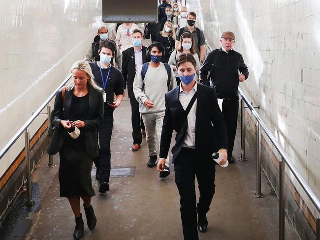 MELBOURNE, AUSTRALIA- NewsWire Photos JANUARY 20, 2021. Workers begin to return to the CBD in Melbourne as COVID restrictions are eased: Picture: NCA NewsWire/ David Crosling