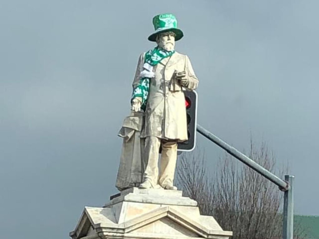 Iconic Palmerin Street statue of former premier TJ Byrnes gets in the mood for some festive craic