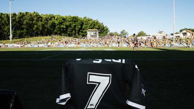 The famous No. 7 jersey sits on the sidelines out of respect to the late Tommy Raudonikis.