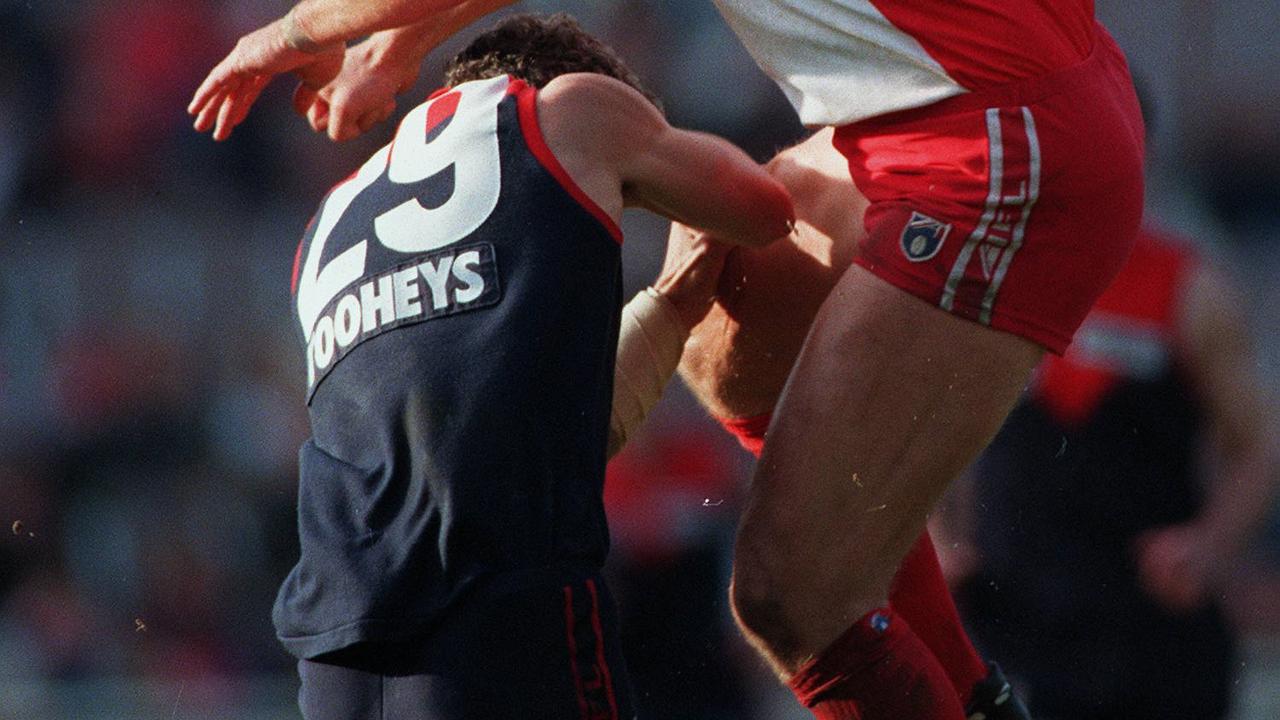 Tony Lockett colliding with Smith during incident in which Smith was knocked out and Lockett was reported for charging.