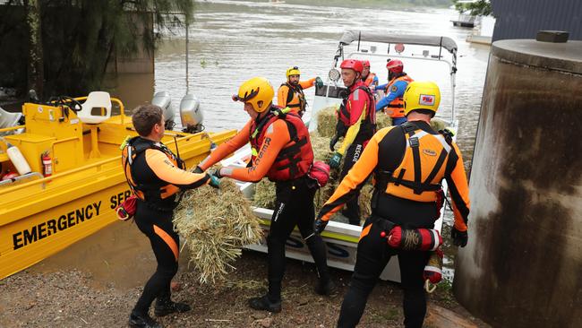 SES Crews at Wisemans Ferry are ferrying supplies to residents cut off by floodwaters on the Hawkesbury River. Picture: Tim Hunter